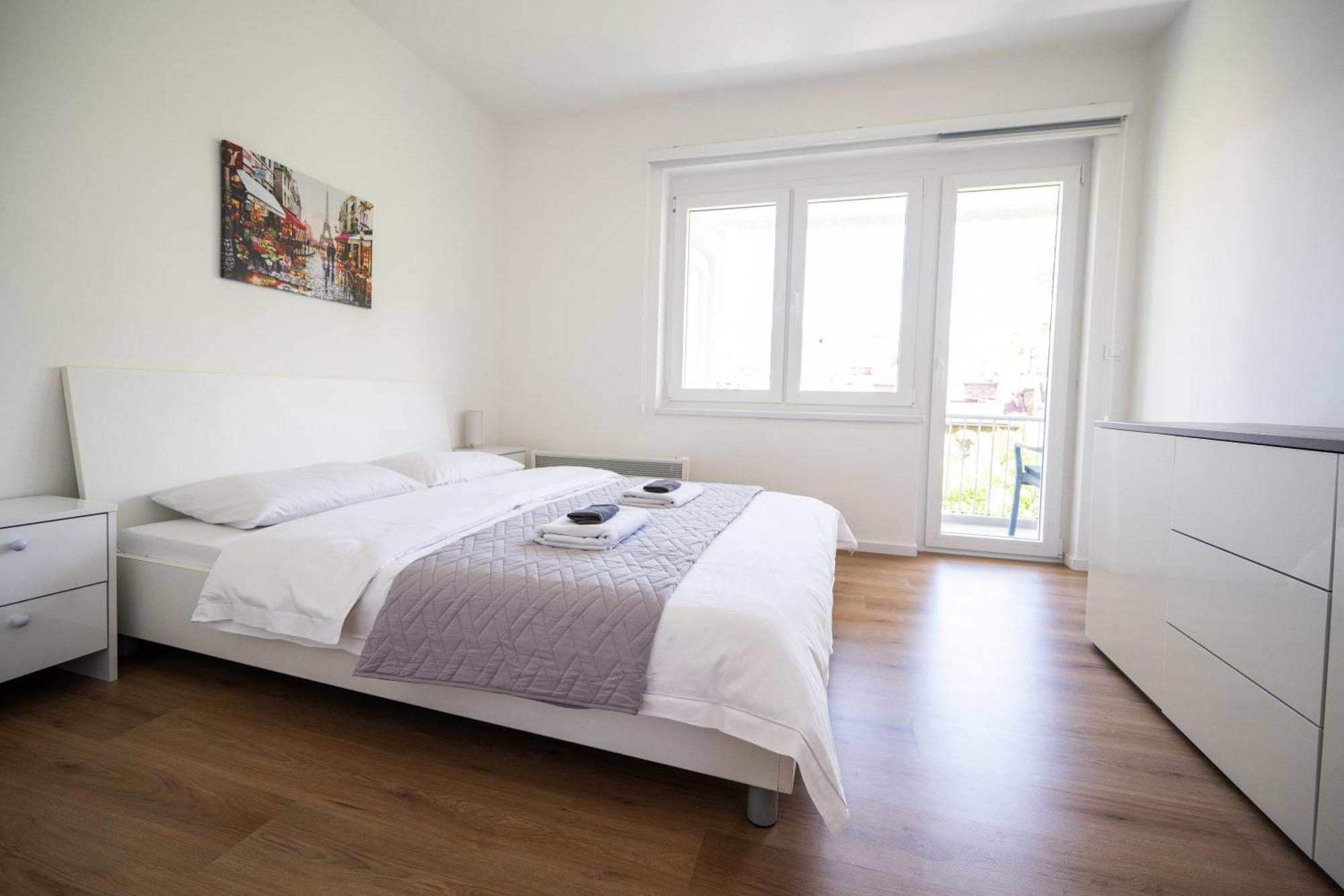 Bright 2Bdr Apartment With Balcony - Free Parking Sarajevo Bagian luar foto