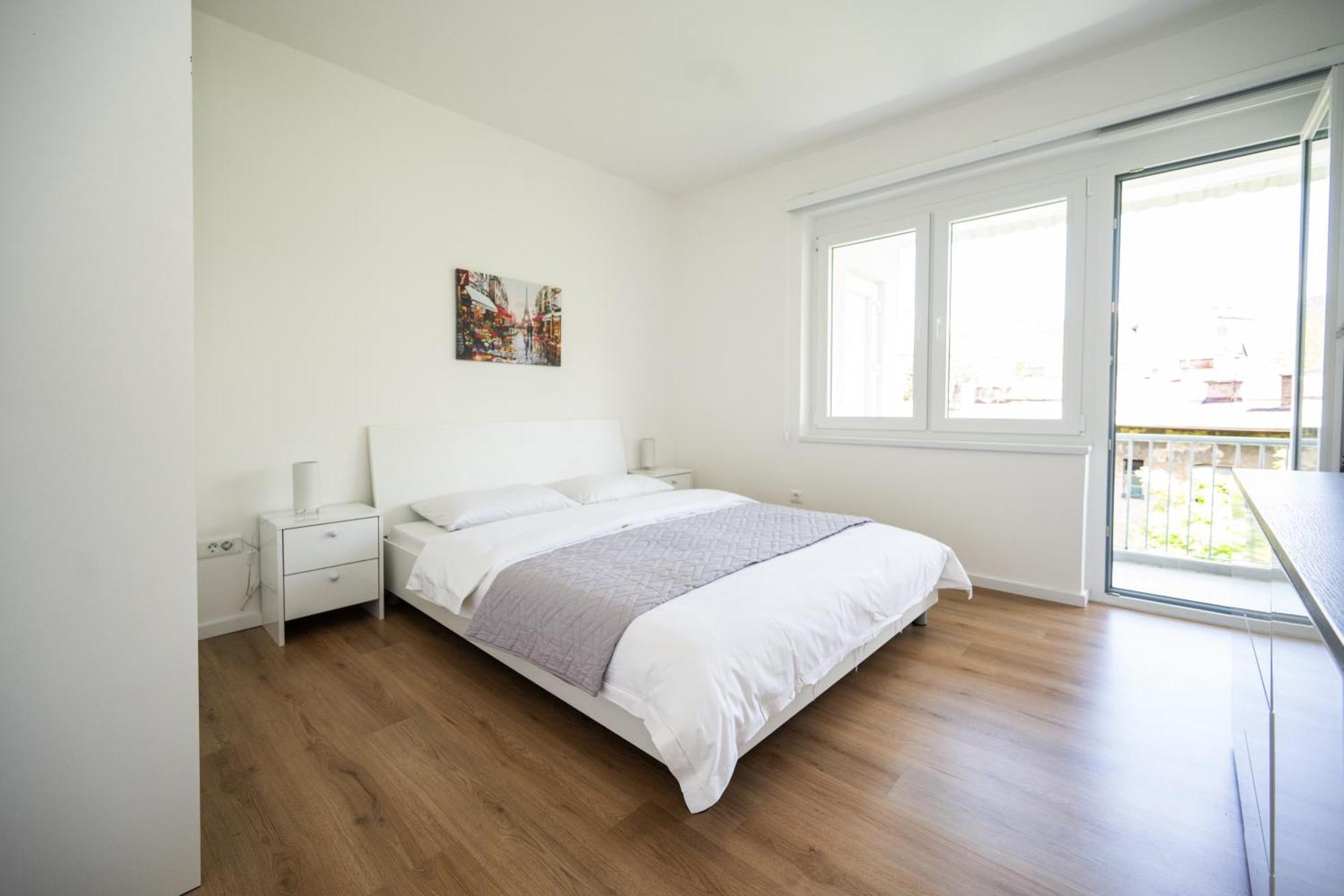 Bright 2Bdr Apartment With Balcony - Free Parking Sarajevo Bagian luar foto