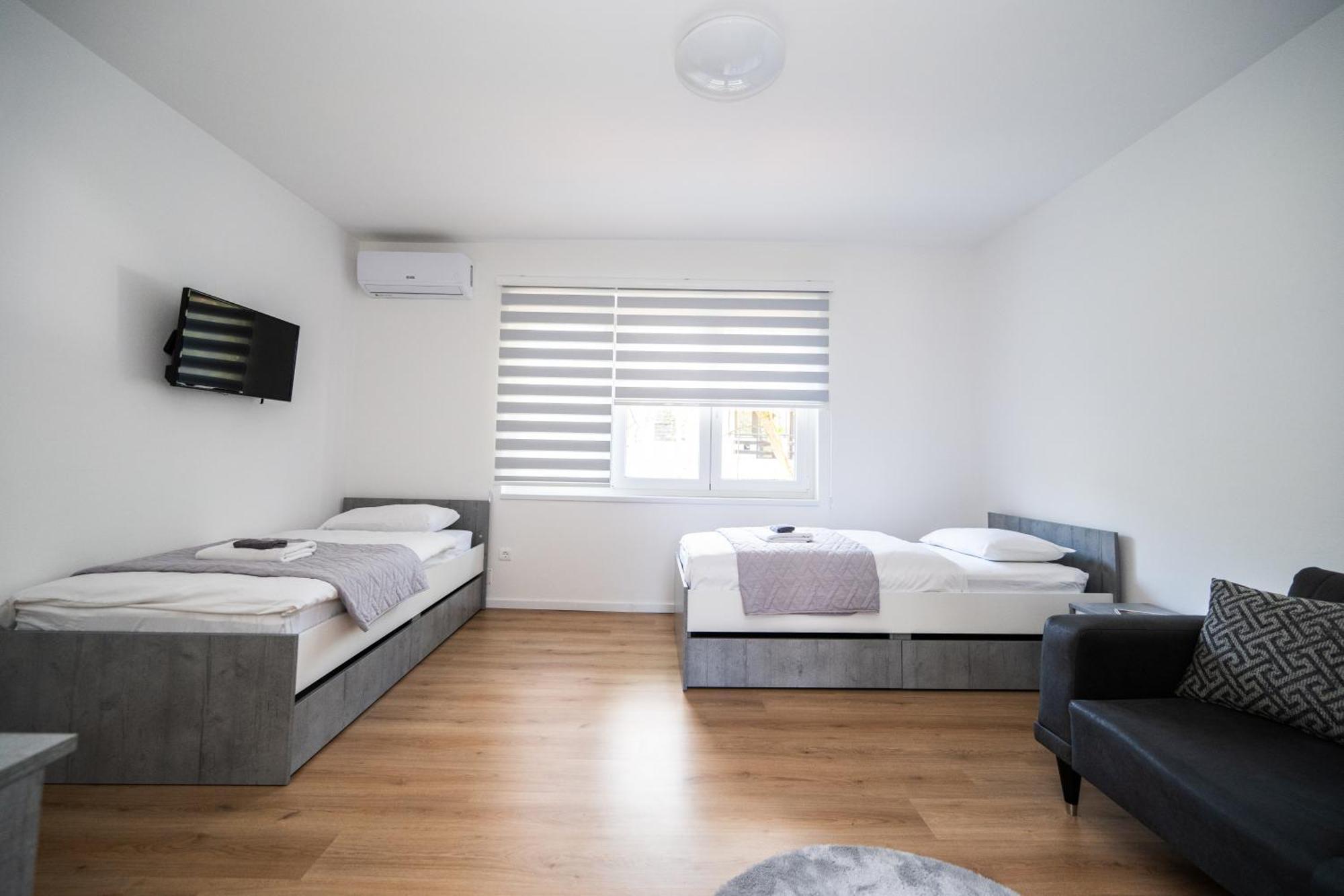 Bright 2Bdr Apartment With Balcony - Free Parking Sarajevo Bagian luar foto