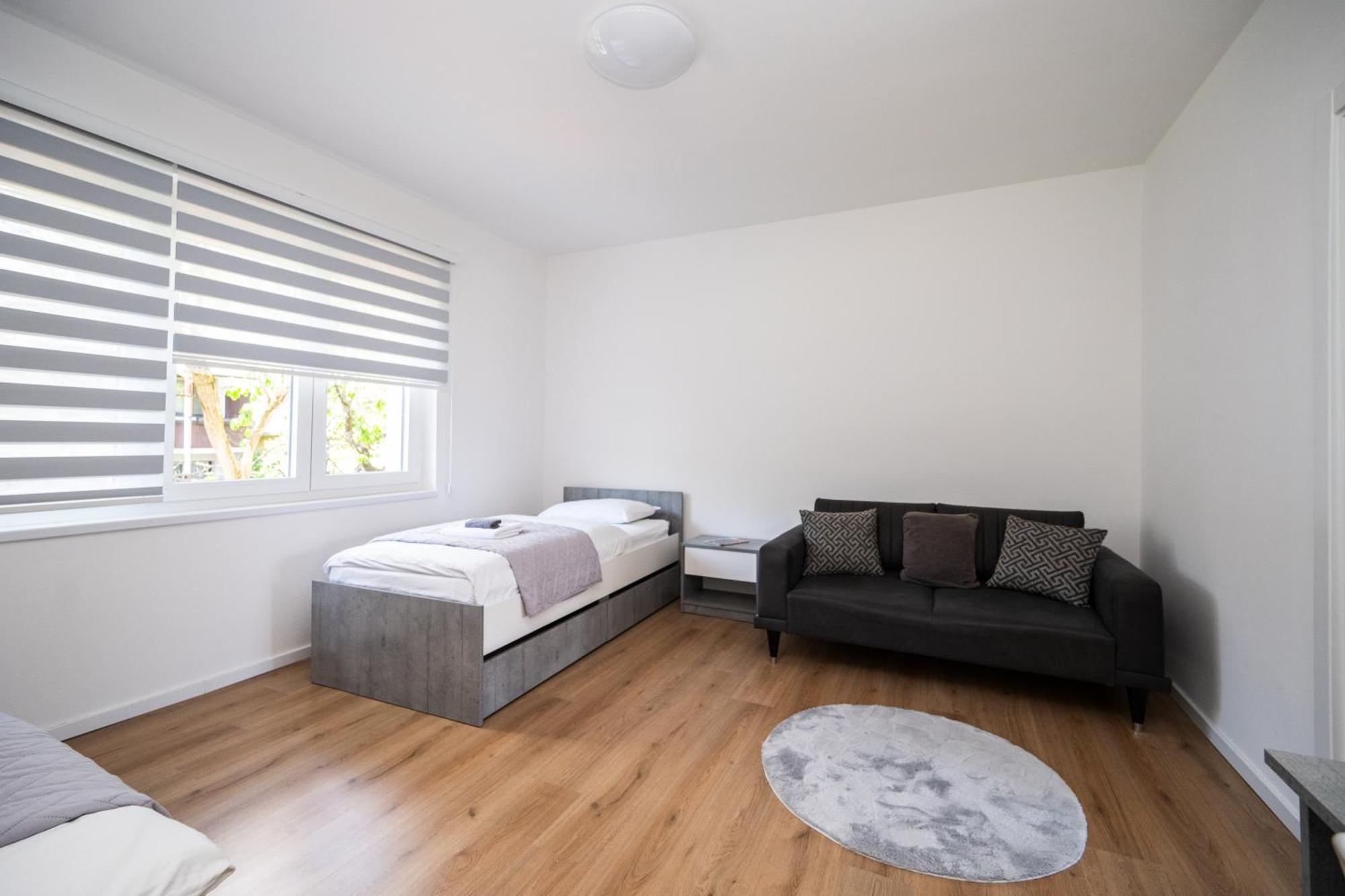 Bright 2Bdr Apartment With Balcony - Free Parking Sarajevo Bagian luar foto