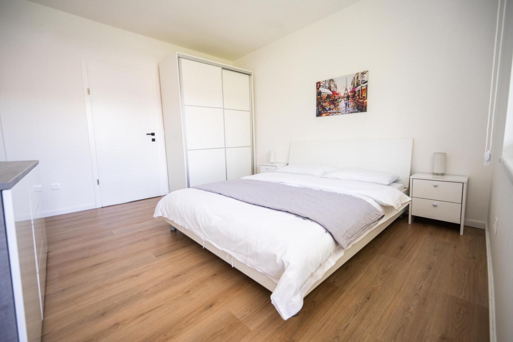 Bright 2Bdr Apartment With Balcony - Free Parking Sarajevo Bagian luar foto